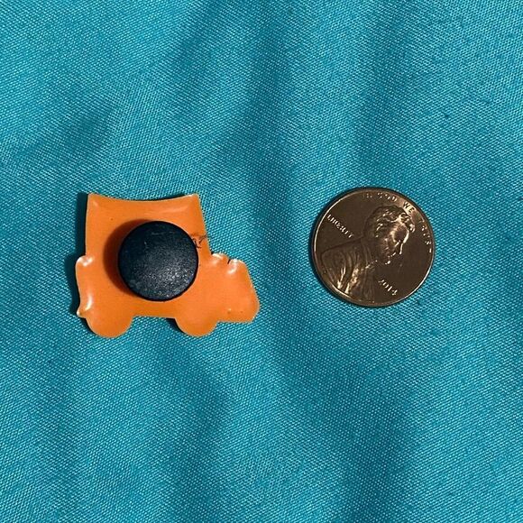 🚨 5/$10 Shoe Charms Croc Jibbitz - Plow Truck (or 10/$15) - Picture 2 of 3